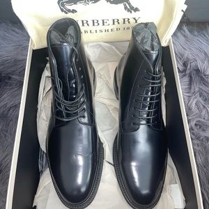 Burberry Lace-up boots New with tags